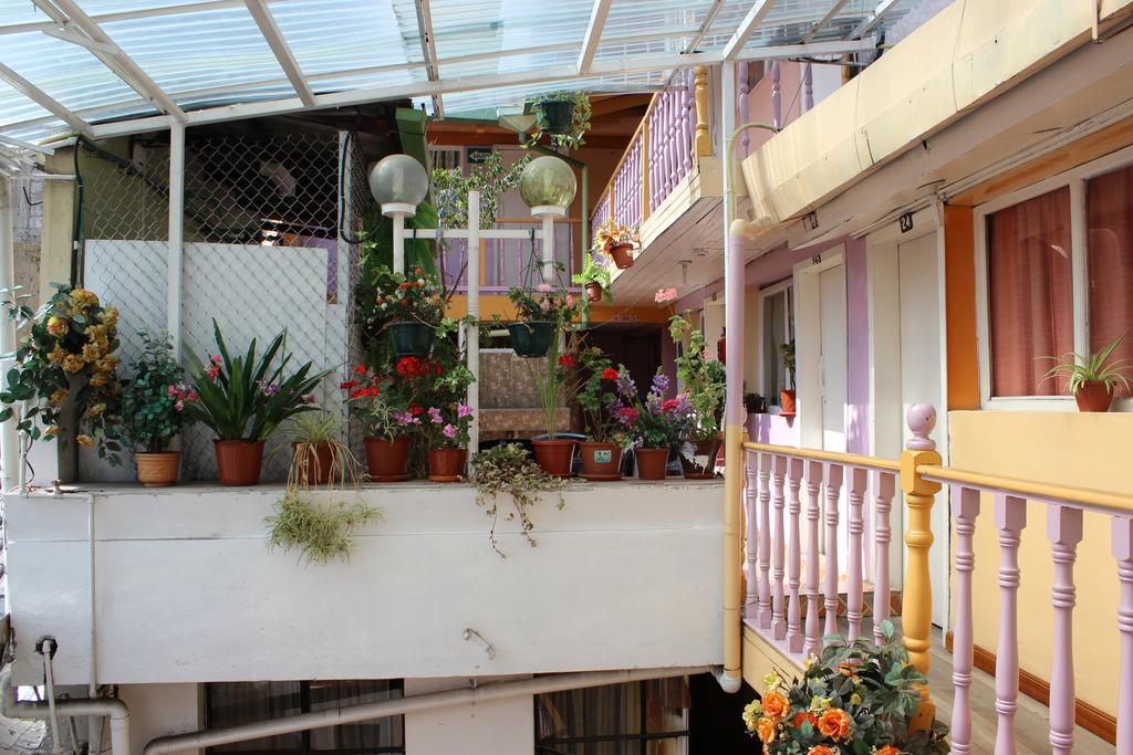 Hostal Yumbo Imperial กีโต ภายนอก รูปภาพ
