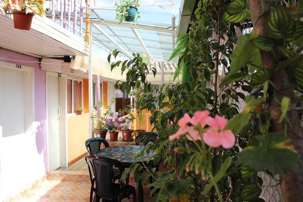Hostal Yumbo Imperial กีโต ภายนอก รูปภาพ