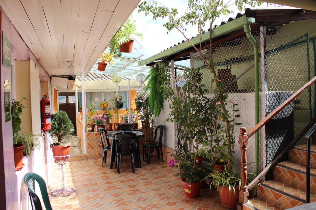 Hostal Yumbo Imperial กีโต ภายนอก รูปภาพ